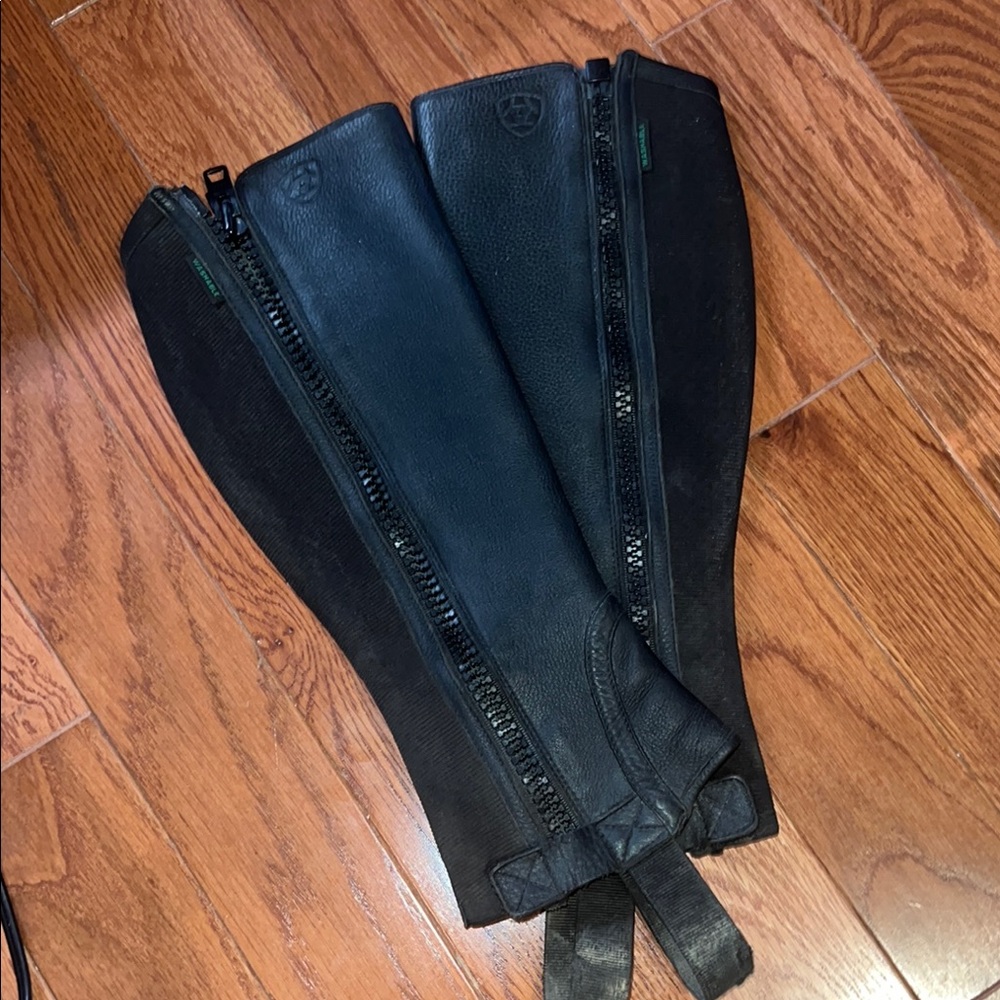 Ariat Breeze Chaps - black leather half chaps - Size: XS
